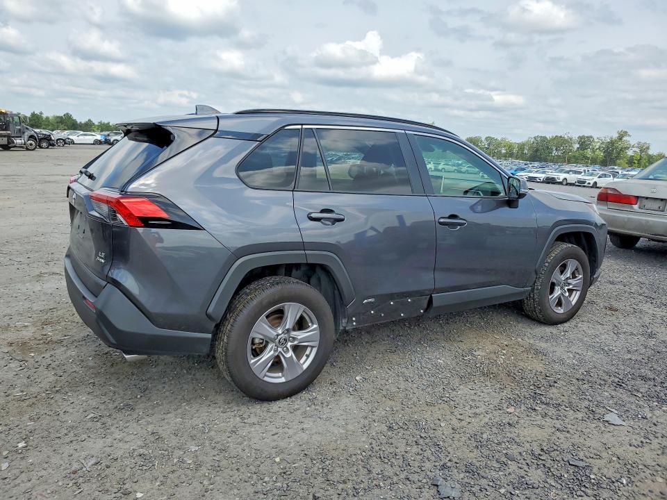 2025 TOYOTA RAV4 LE — Фото 3 из 13