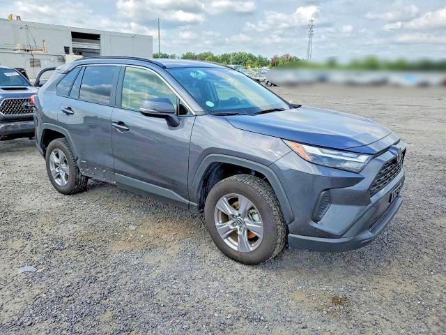 2025 TOYOTA RAV4 LE — Фото 4 из 13