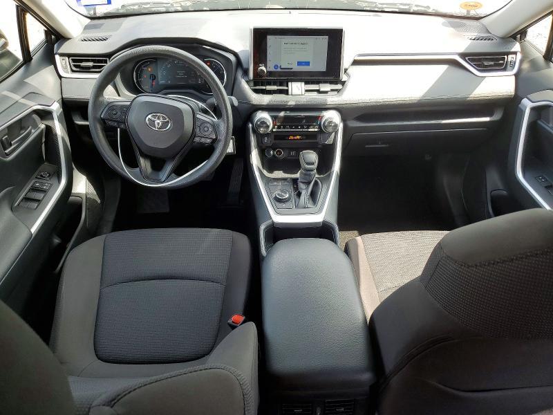 2025 TOYOTA RAV4 LE — Фото 8 из 13