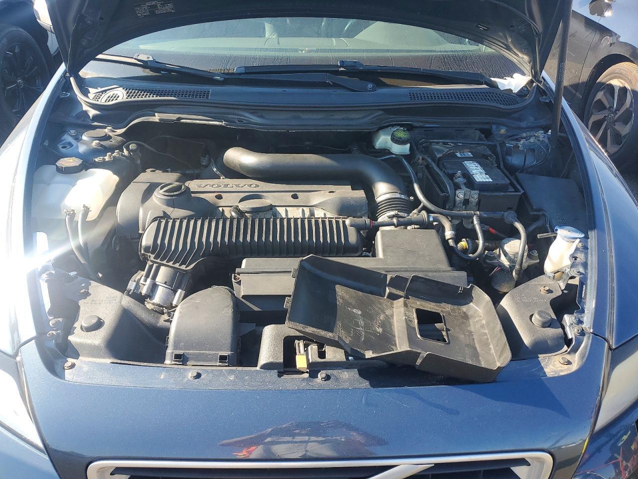 2010 VOLVO S40 T5 — Фото 11 из 12