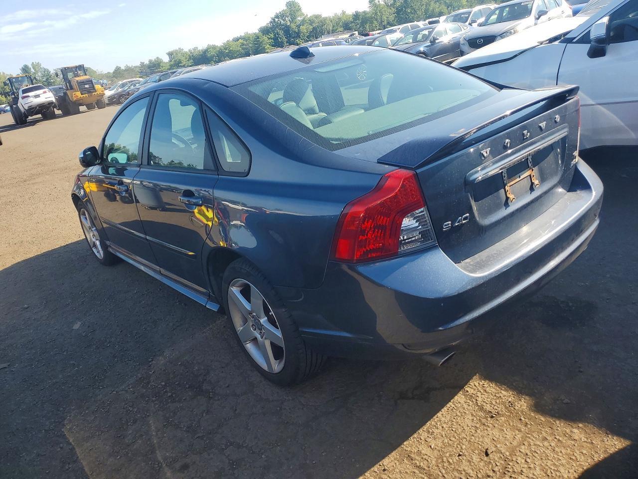 2010 VOLVO S40 T5 — Фото 2 из 12