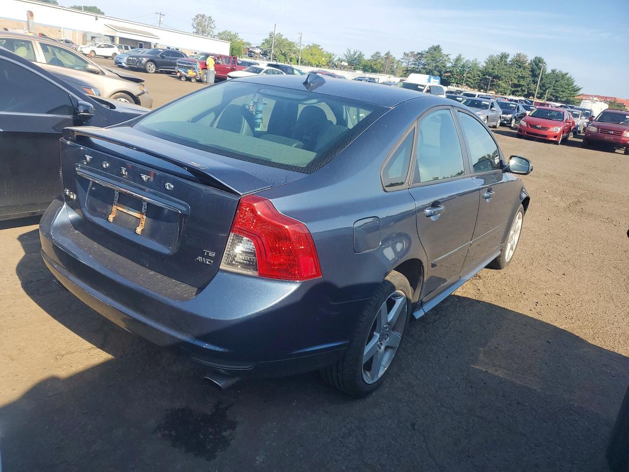 2010 VOLVO S40 T5 — Фото 3 из 12
