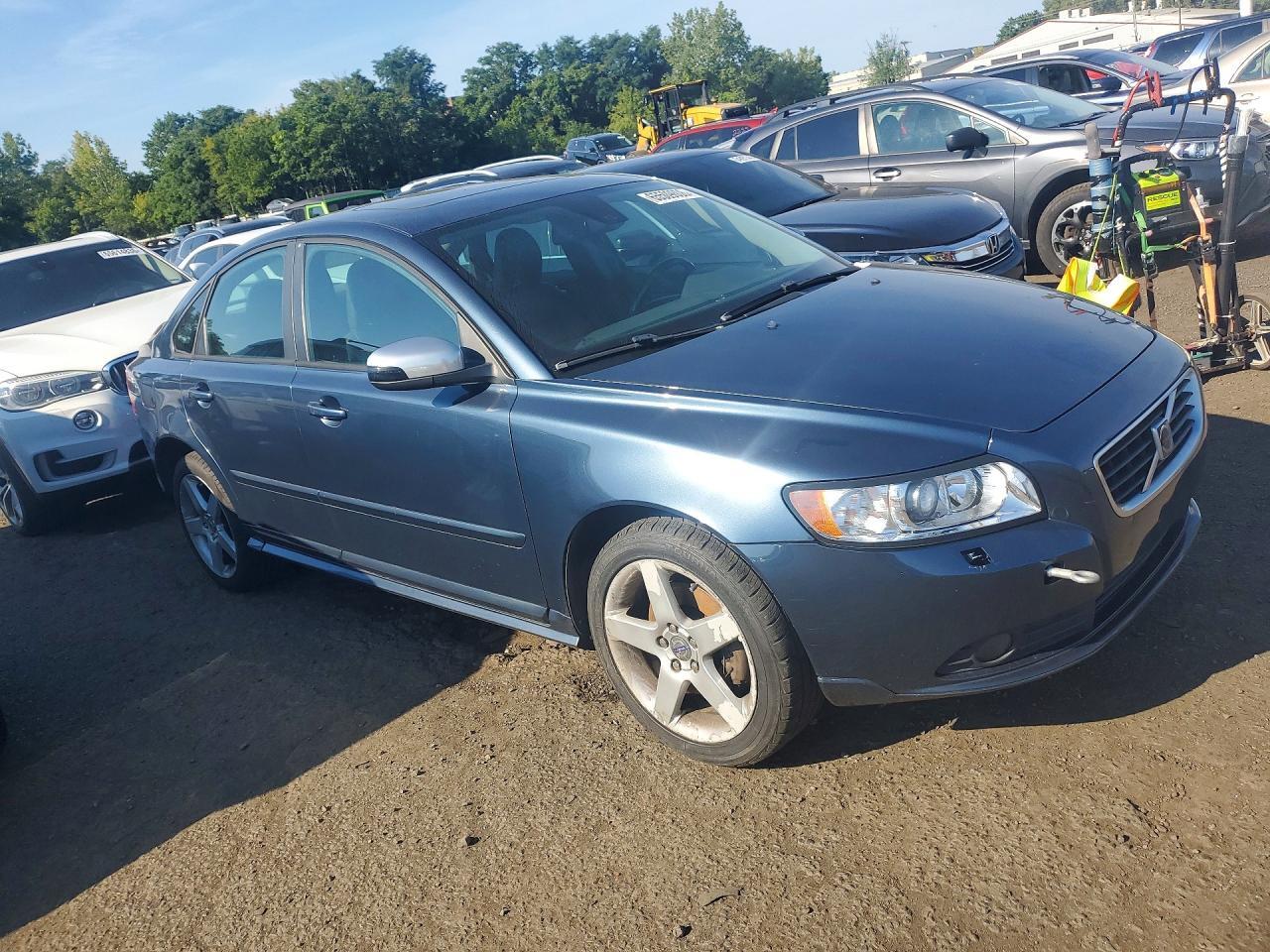 2010 VOLVO S40 T5 — Фото 4 из 12