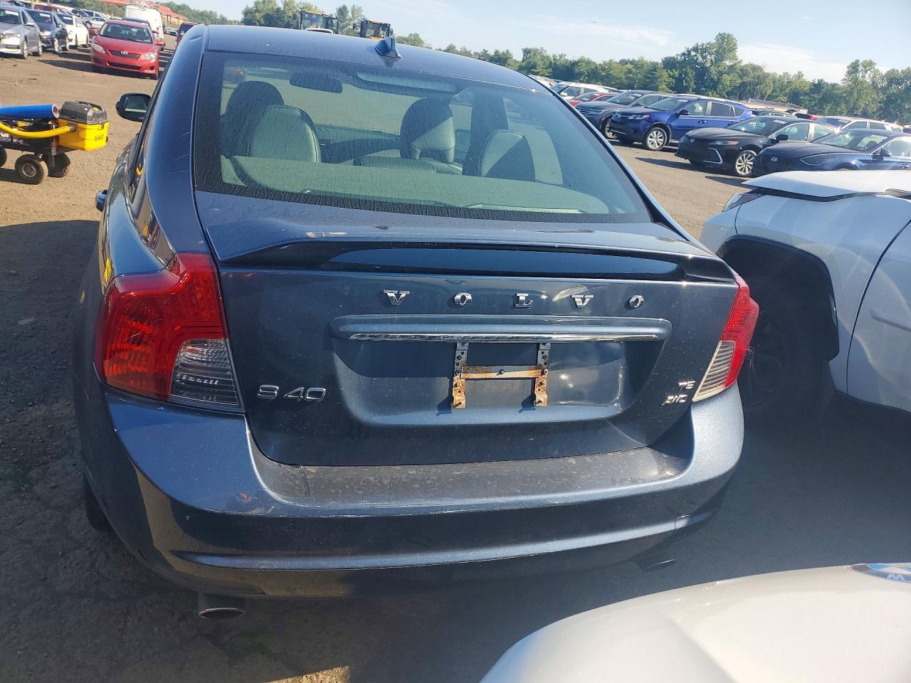 2010 VOLVO S40 T5 — Фото 6 из 12