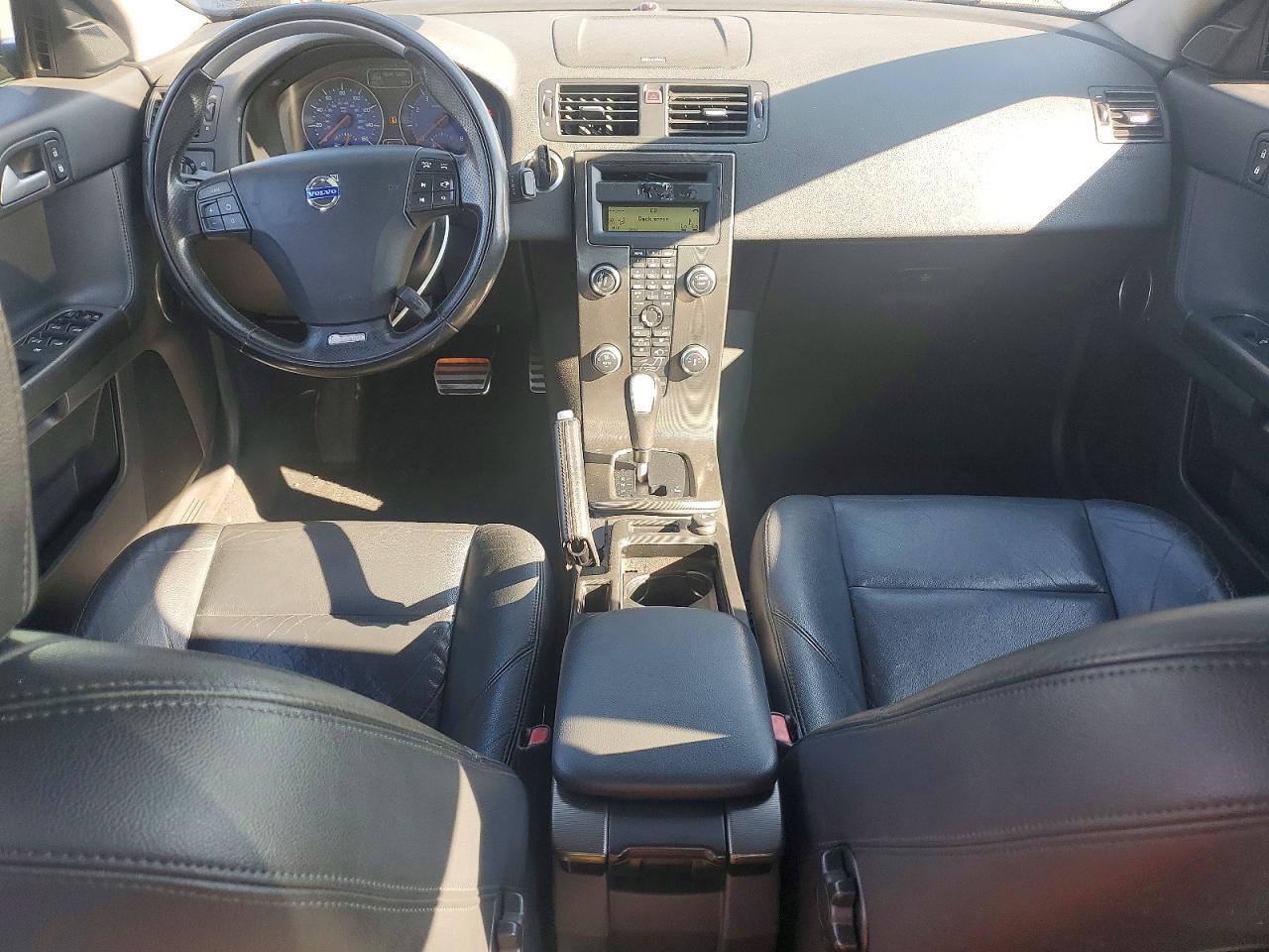 2010 VOLVO S40 T5 — Фото 8 из 12