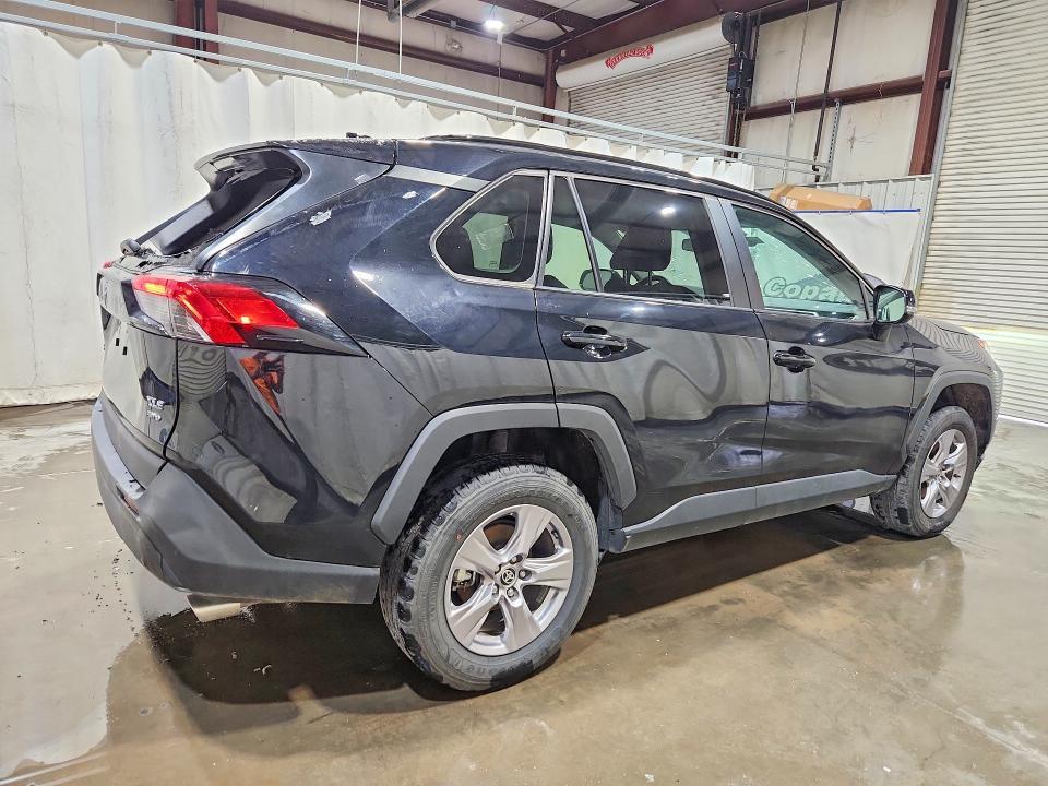 2025 TOYOTA RAV4 XLE — Фото 3 из 13