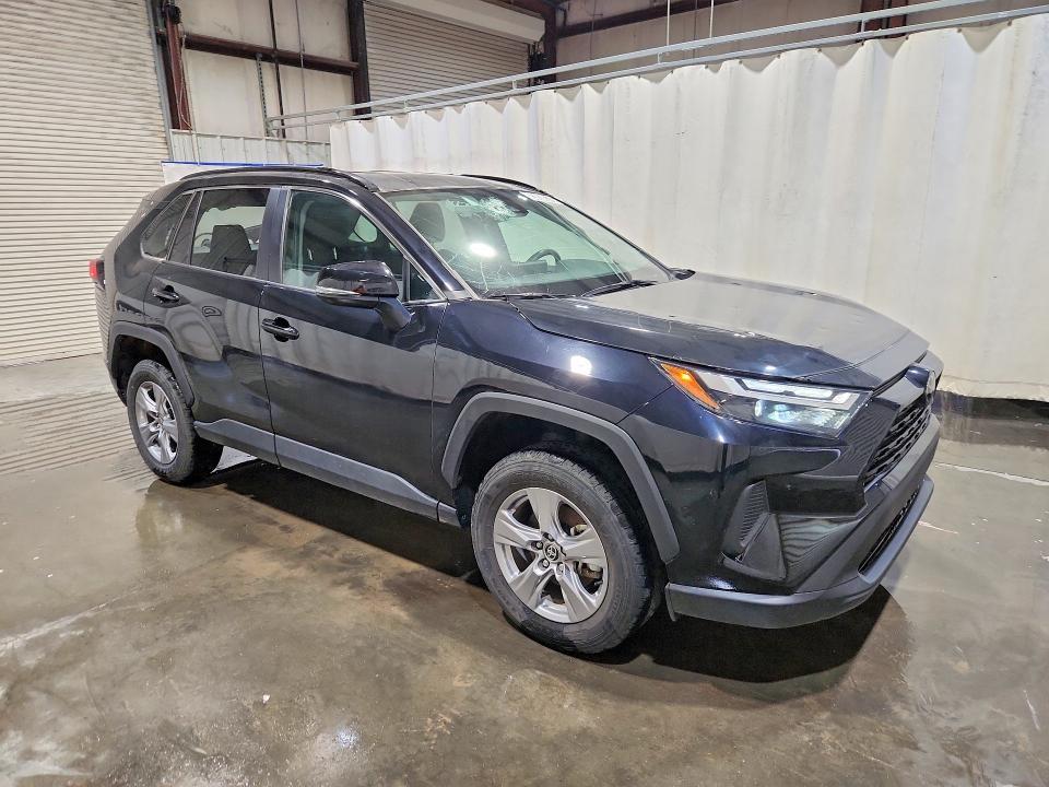 2025 TOYOTA RAV4 XLE — Фото 4 из 13