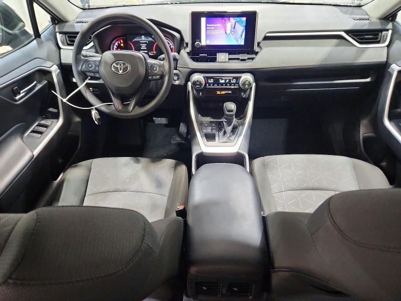 2025 TOYOTA RAV4 XLE — Фото 8 из 13