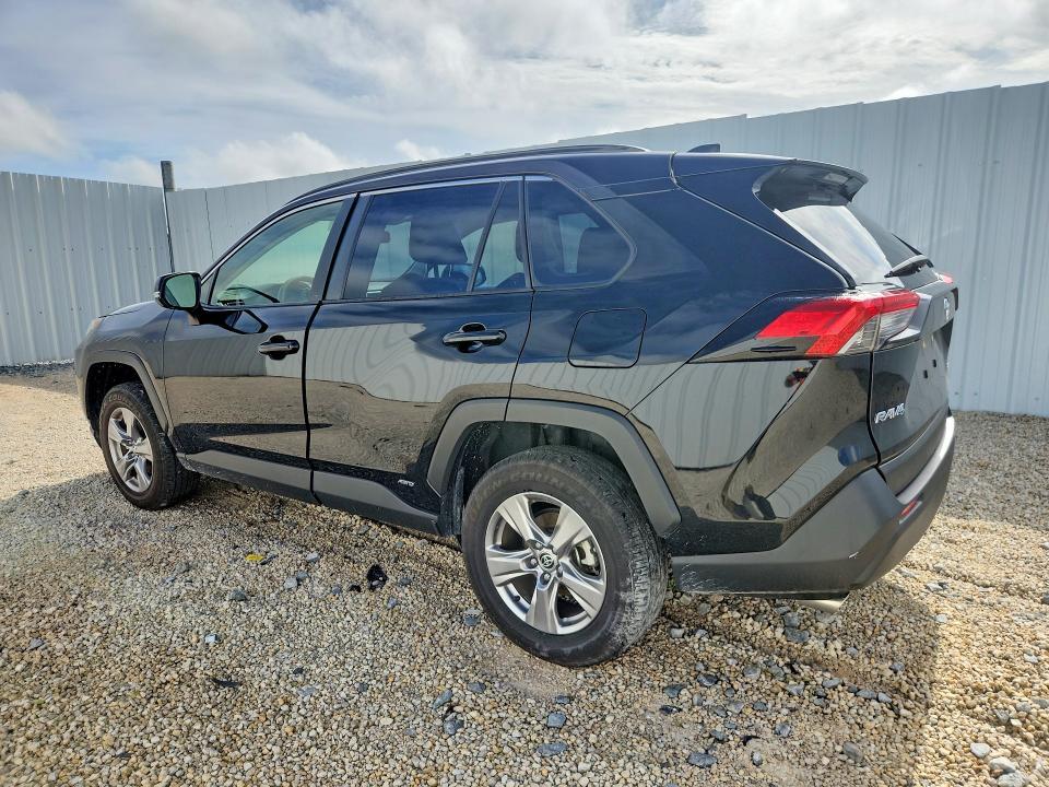 2025 TOYOTA RAV4 LE — Фото 2 из 13