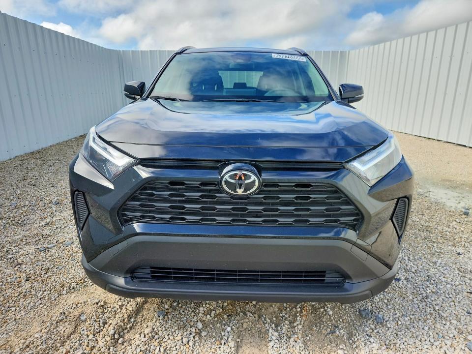 2025 TOYOTA RAV4 LE — Фото 5 из 13
