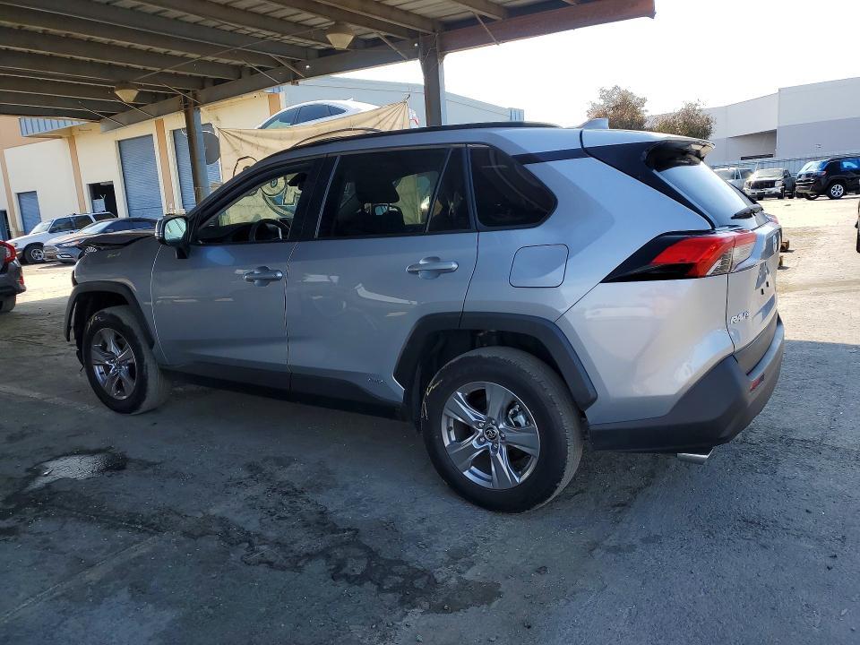 2025 TOYOTA RAV4 LE — Фото 2 из 13