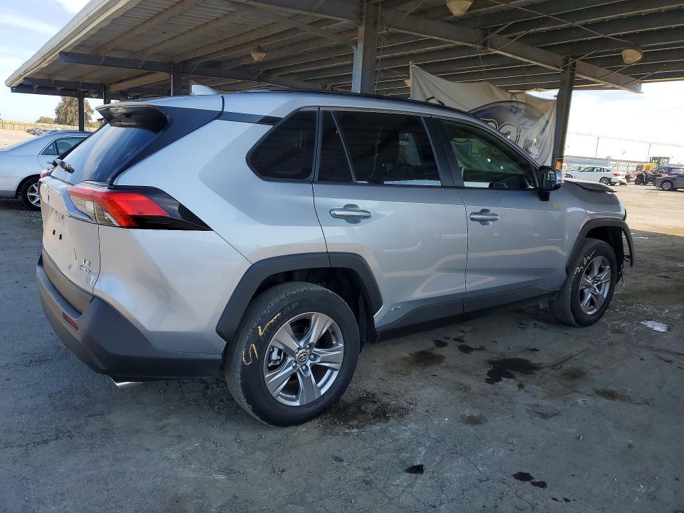 2025 TOYOTA RAV4 LE — Фото 3 из 13