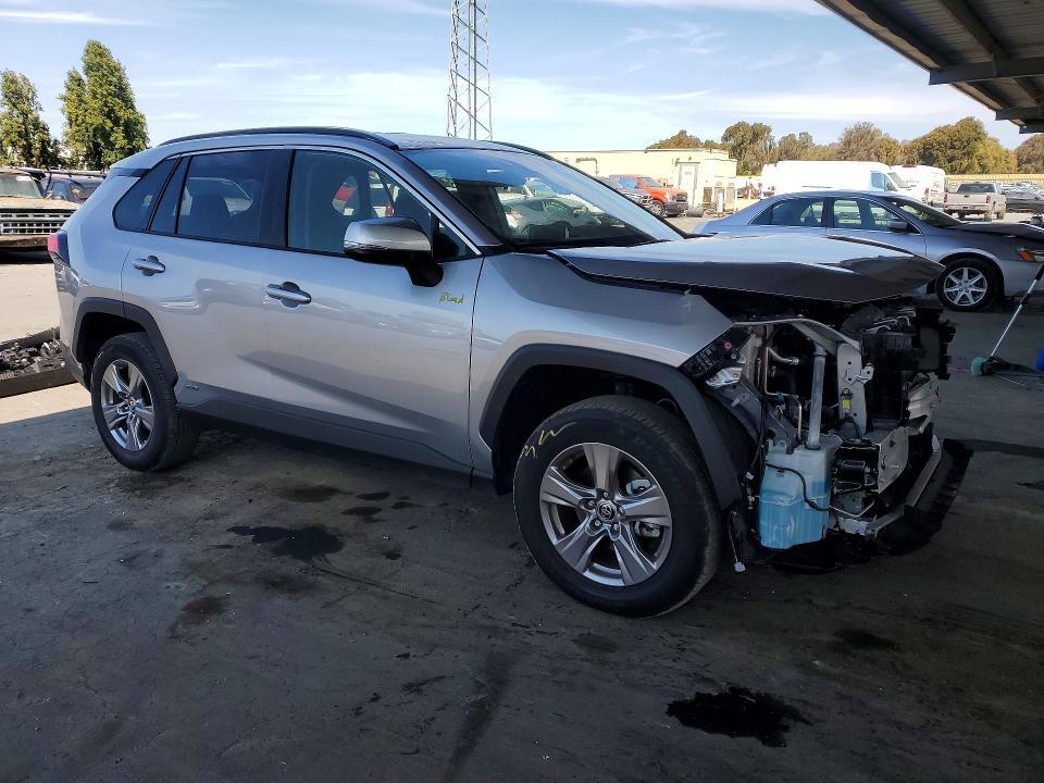 2025 TOYOTA RAV4 LE — Фото 4 из 13