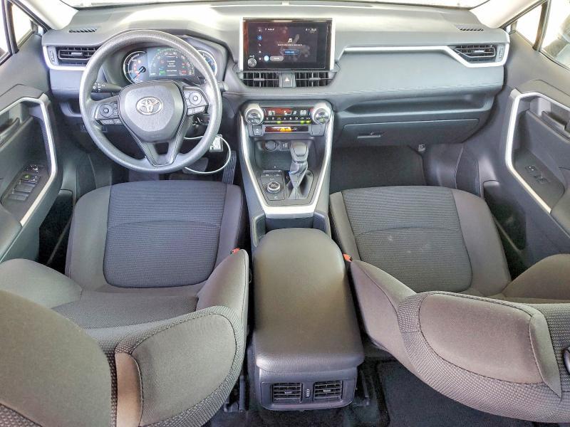 2025 TOYOTA RAV4 LE — Фото 8 из 13