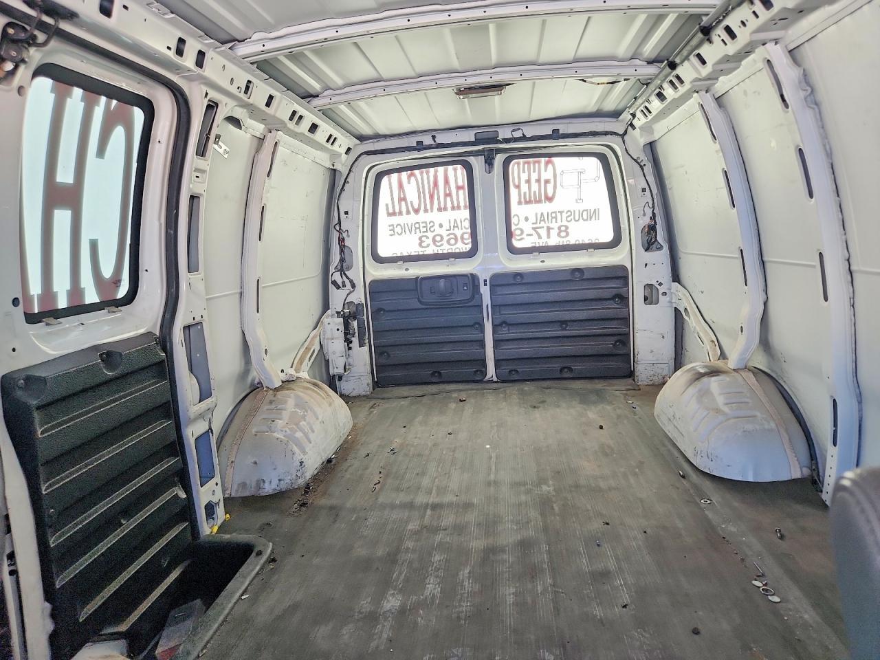 2014 CHEVROLET EXPRESS G2500 — Фото 10 из 14
