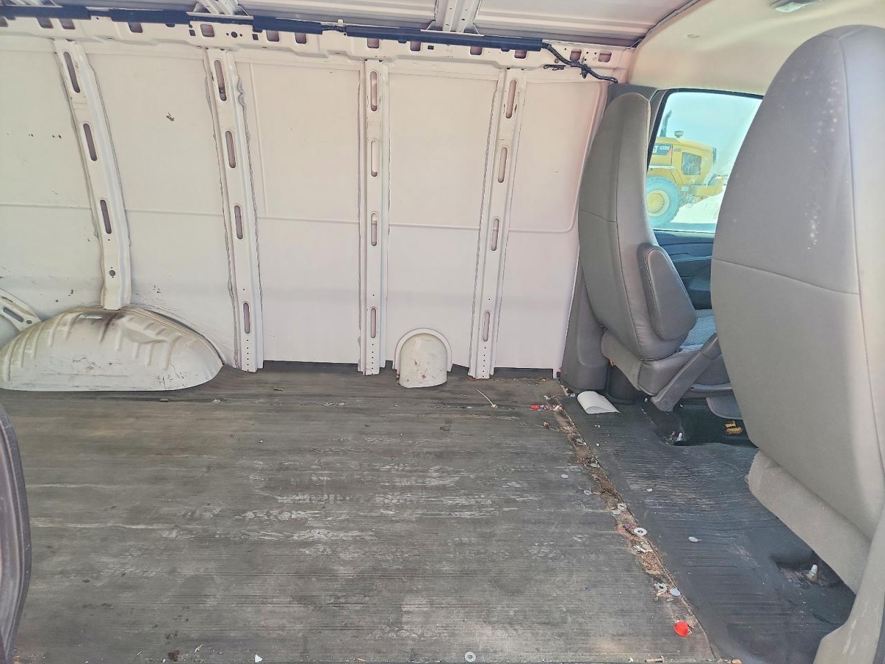 2014 CHEVROLET EXPRESS G2500 — Фото 11 из 14