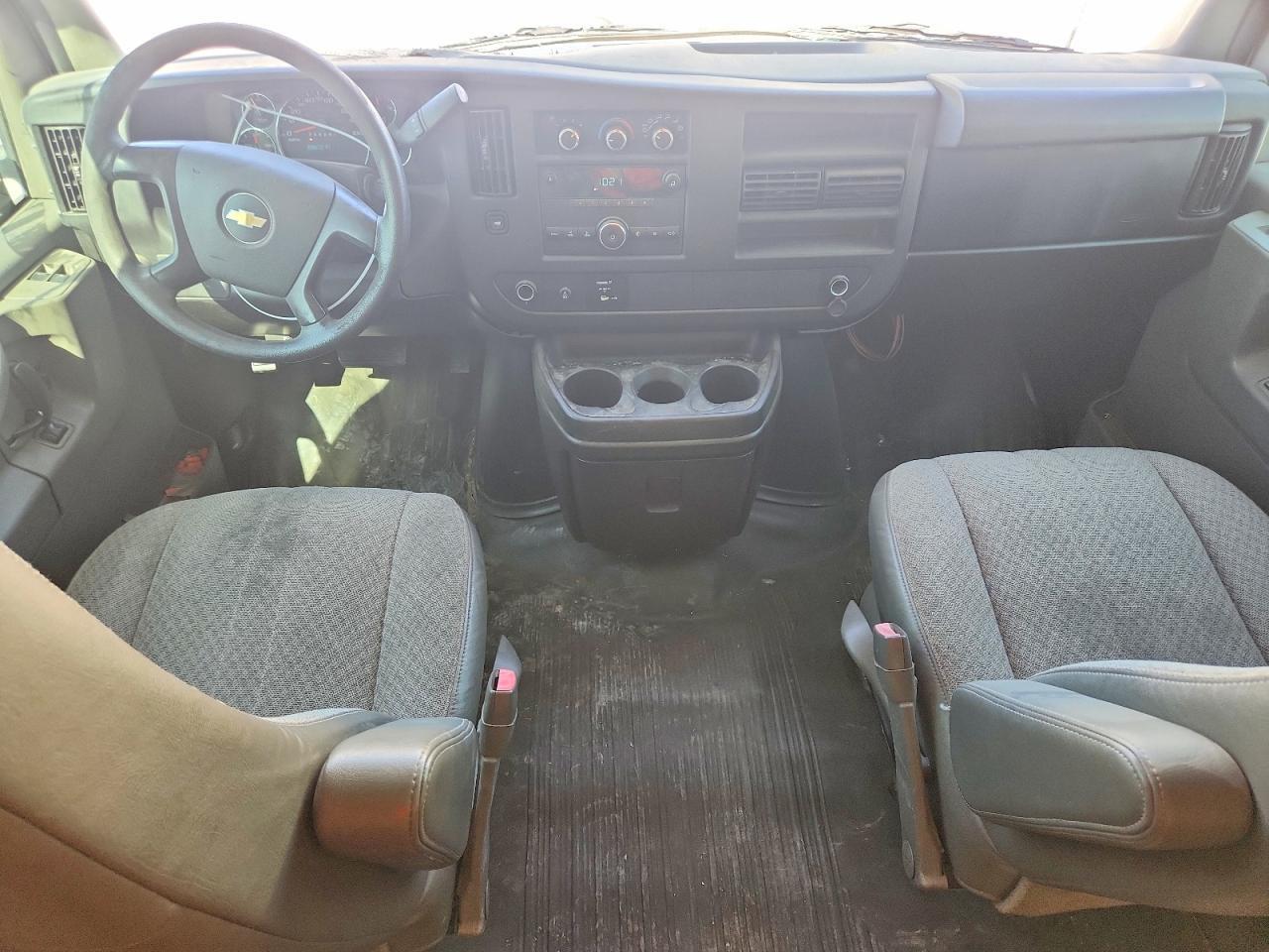 2014 CHEVROLET EXPRESS G2500 — Фото 8 из 14