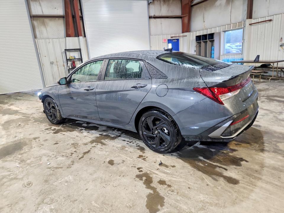 2026 HYUNDAI ELANTRA SEL SPORT — Фото 2 из 13