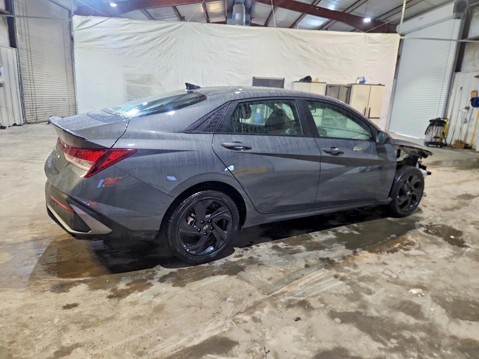 2026 HYUNDAI ELANTRA SEL SPORT — Фото 3 из 13