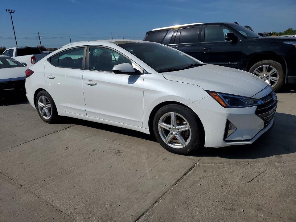 2019 HYUNDAI ELANTRA SEL — Фото 4 из 12