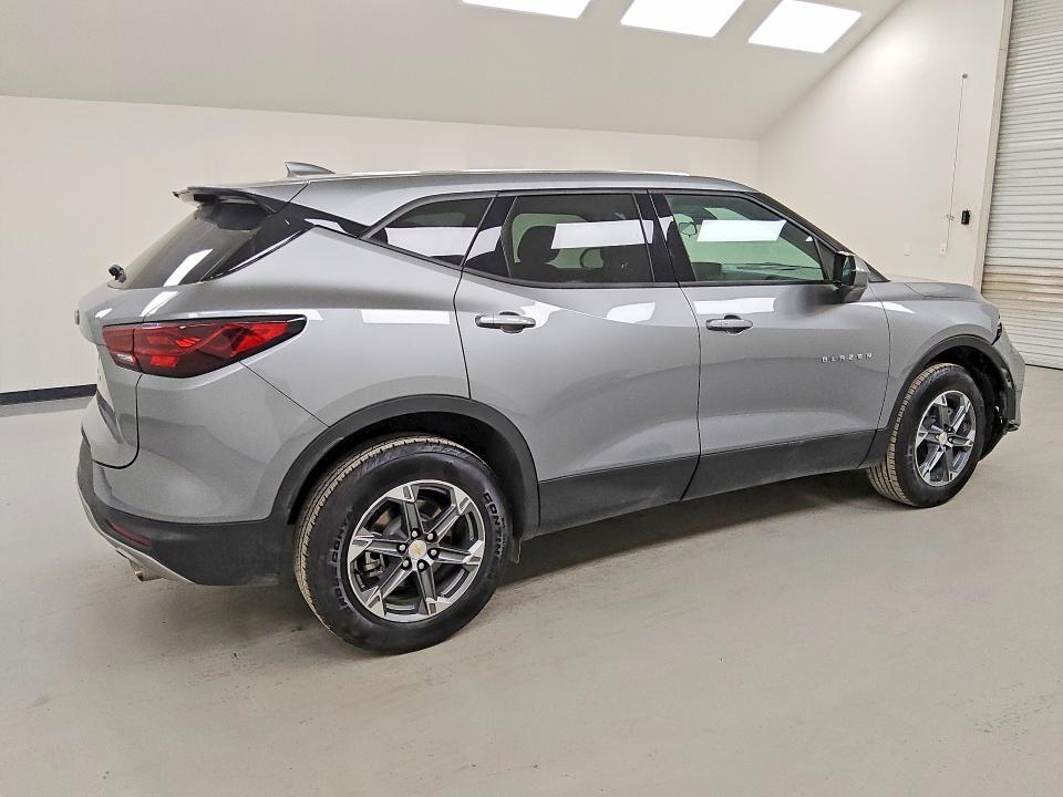 2026 CHEVROLET BLAZER 2LT — Фото 3 из 13