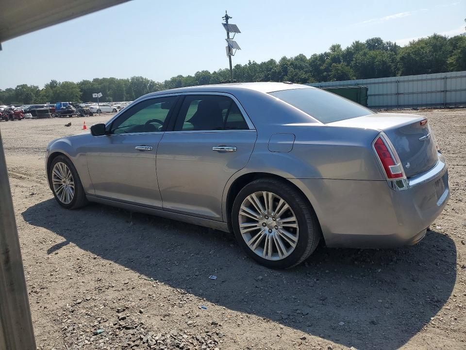 2014 CHRYSLER 300C — Фото 2 из 13