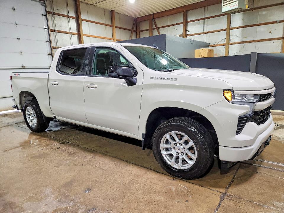 2026 CHEVROLET SILVERADO K1500 RST — Фото 4 из 13