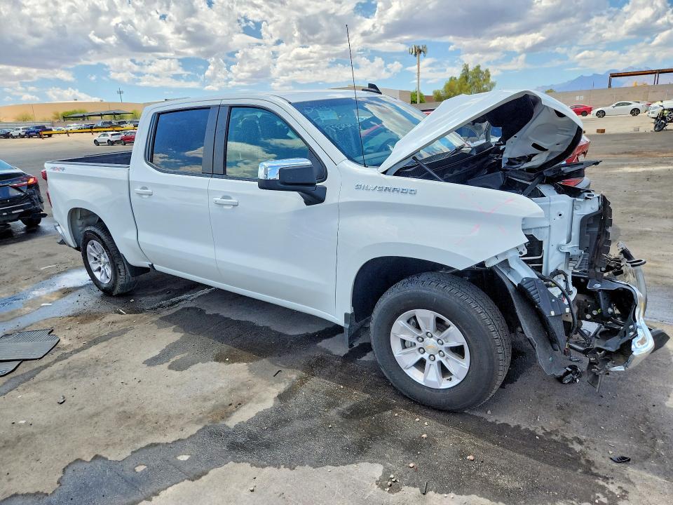 2026 CHEVROLET SILVERADO K1500 LT — Фото 4 из 13