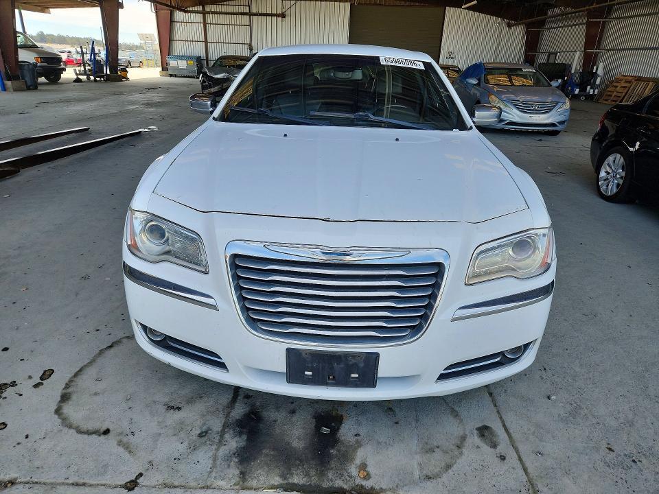 2011 CHRYSLER 300C — Фото 5 из 12
