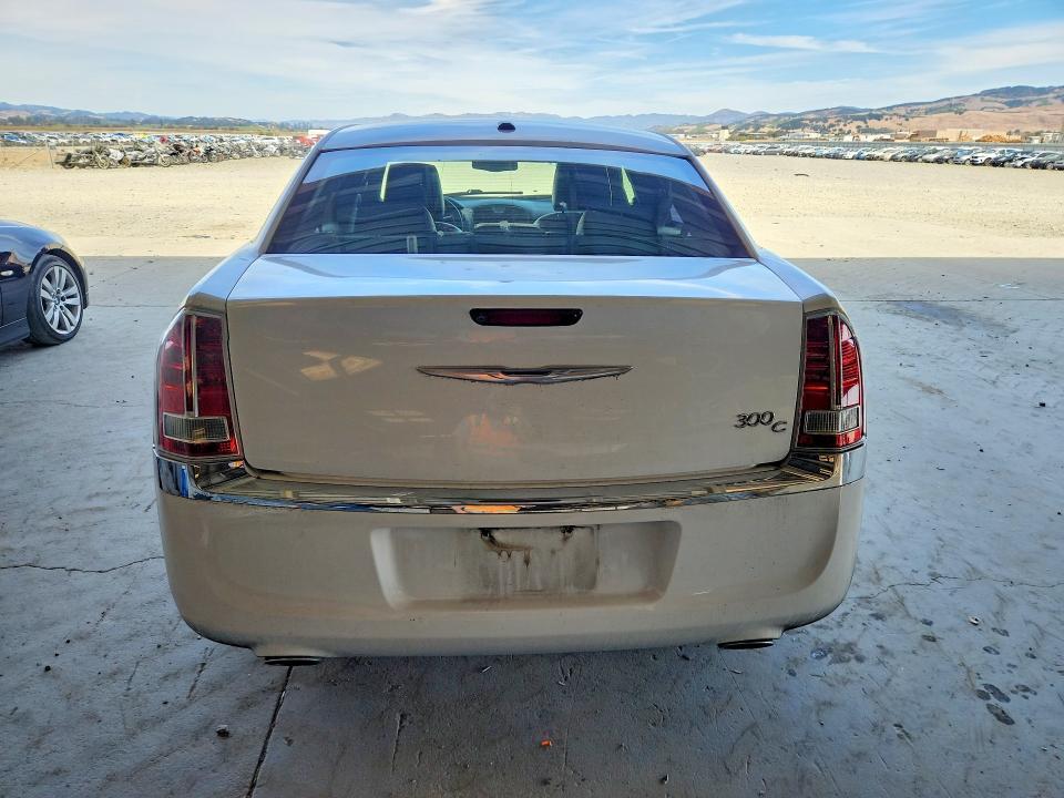 2011 CHRYSLER 300C — Фото 6 из 12