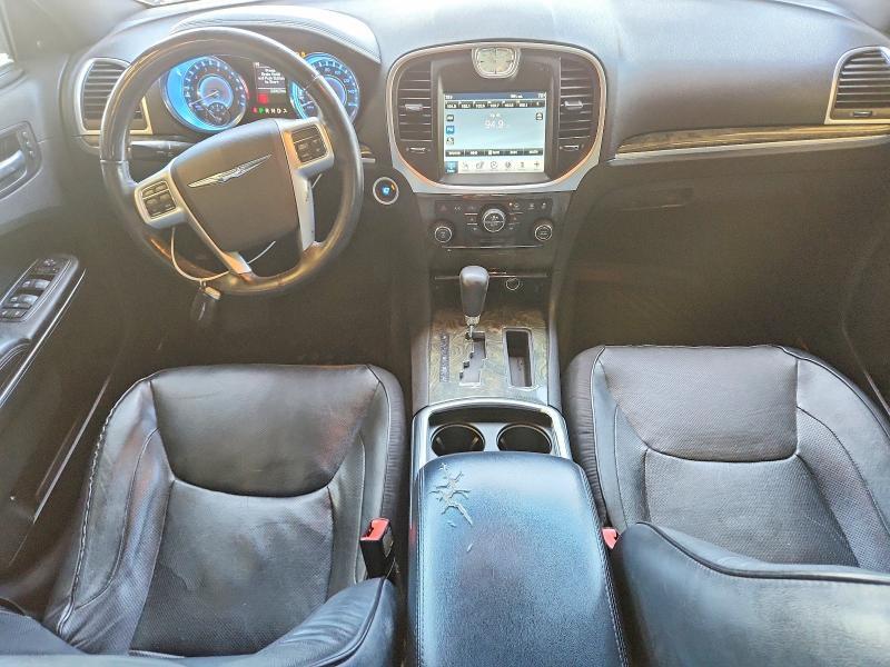 2011 CHRYSLER 300C — Фото 8 из 12