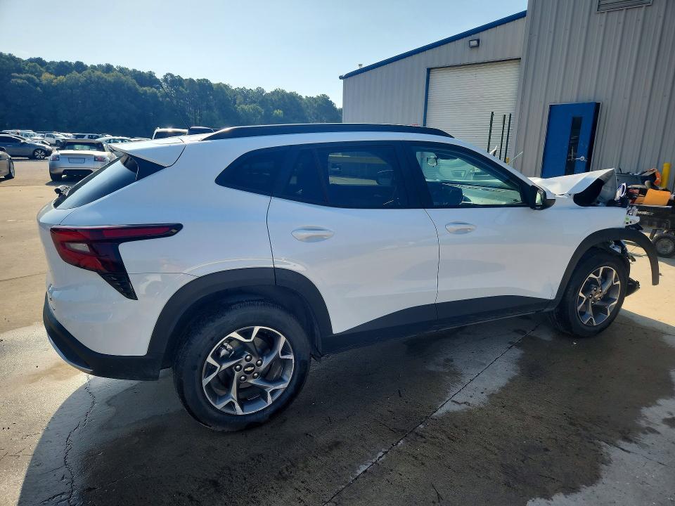 2026 CHEVROLET TRAX 1LT — Фото 3 из 13