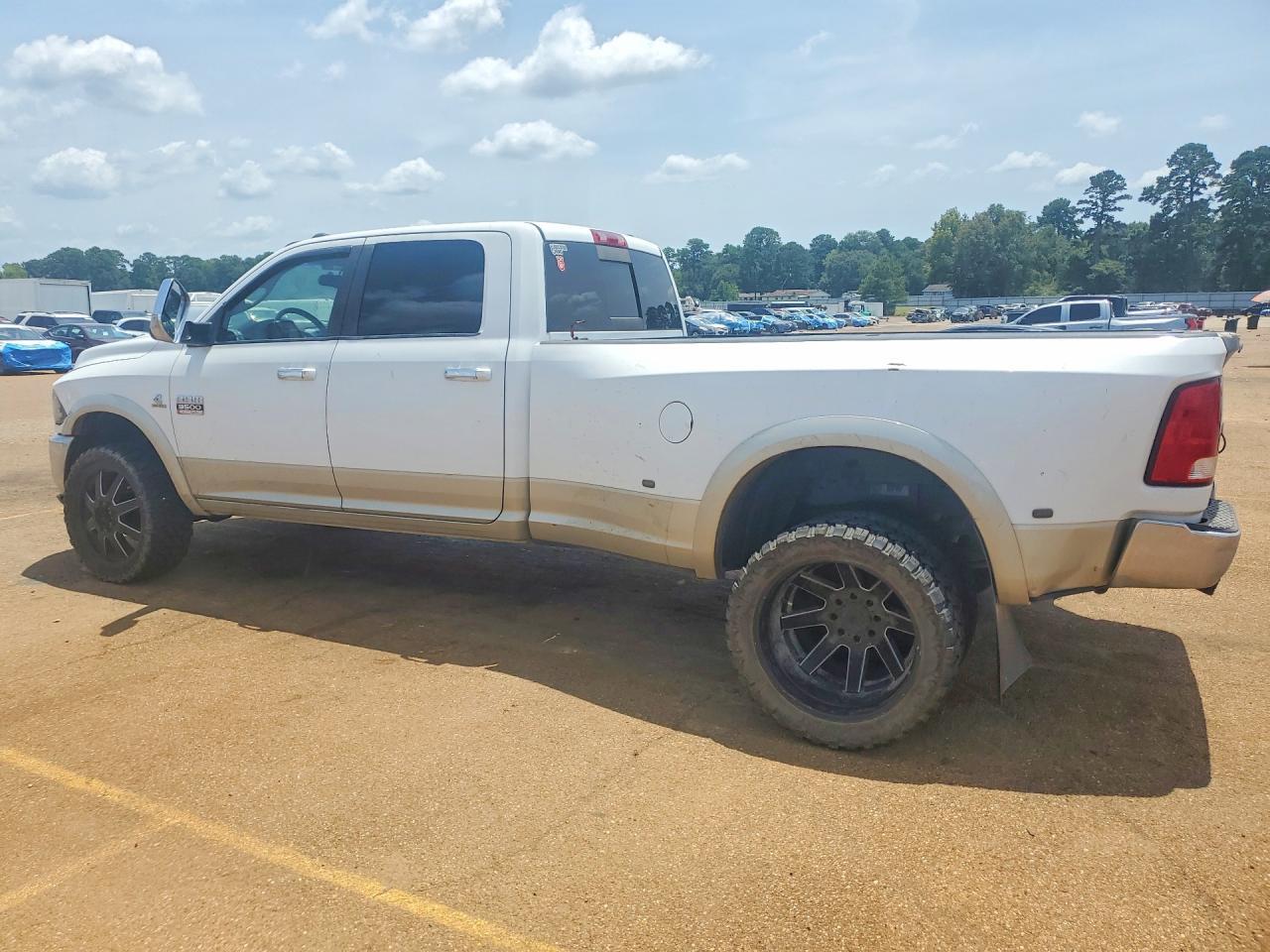 2011 DODGE RAM 3500 — Фото 2 из 12