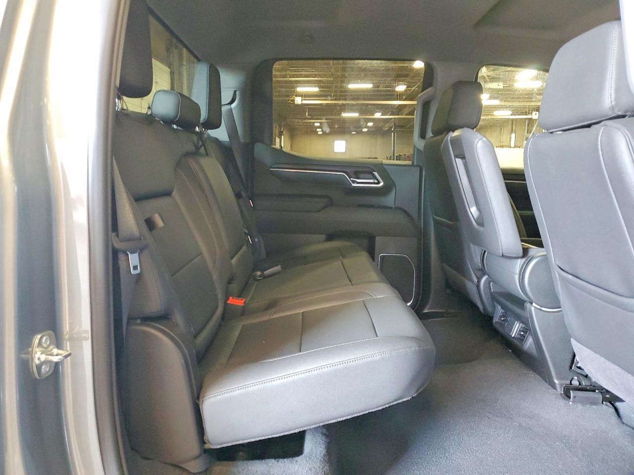 2026 GMC SIERRA K1500 SLT — Фото 10 из 12