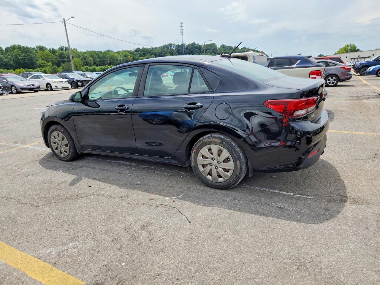 2019 KIA RIO S — Фото 2 из 12