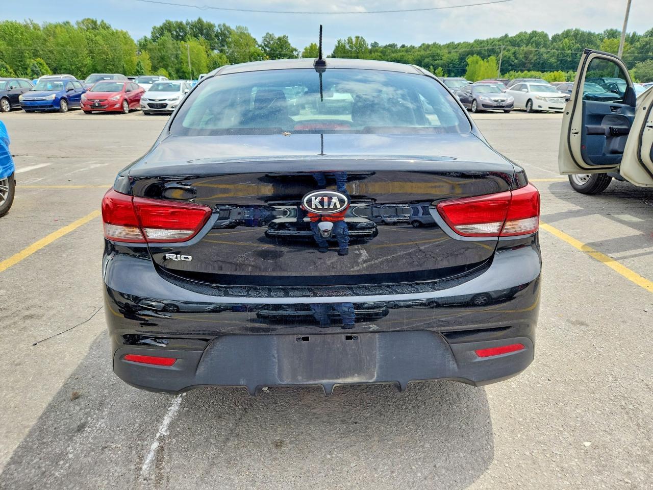 2019 KIA RIO S — Фото 6 из 12