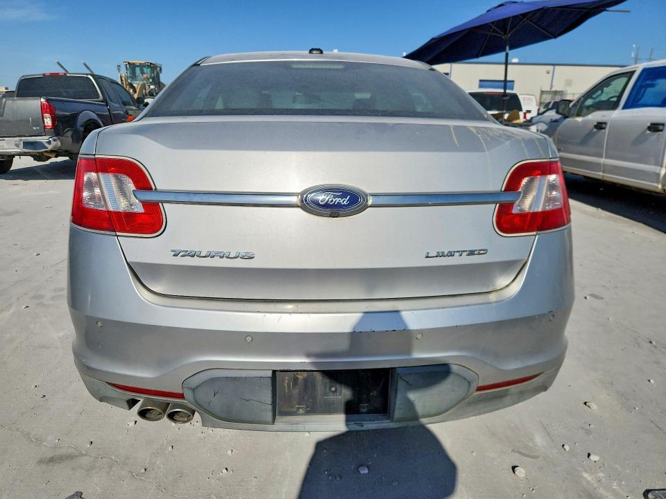 2011 FORD TAURUS LIMITED — Фото 6 из 13