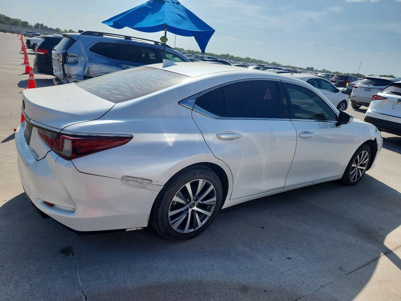 2019 LEXUS ES 350 — Фото 3 из 12