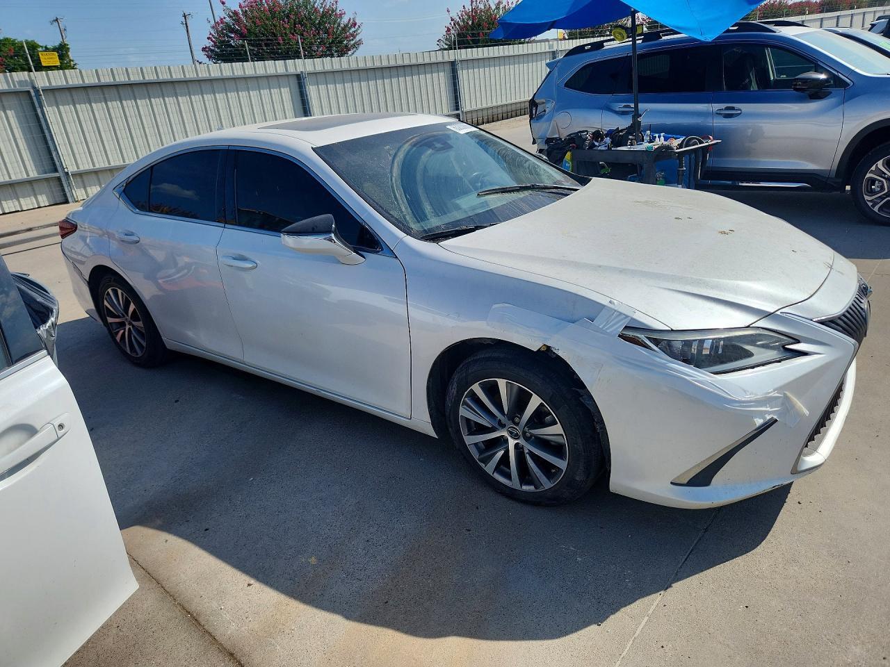 2019 LEXUS ES 350 — Фото 4 из 12