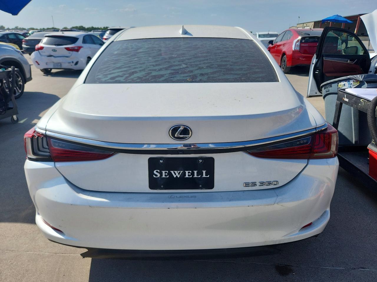 2019 LEXUS ES 350 — Фото 6 из 12