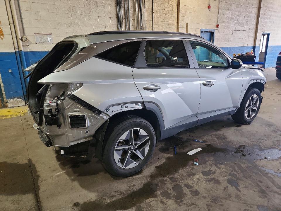 2026 HYUNDAI TUCSON SEL — Фото 3 из 13