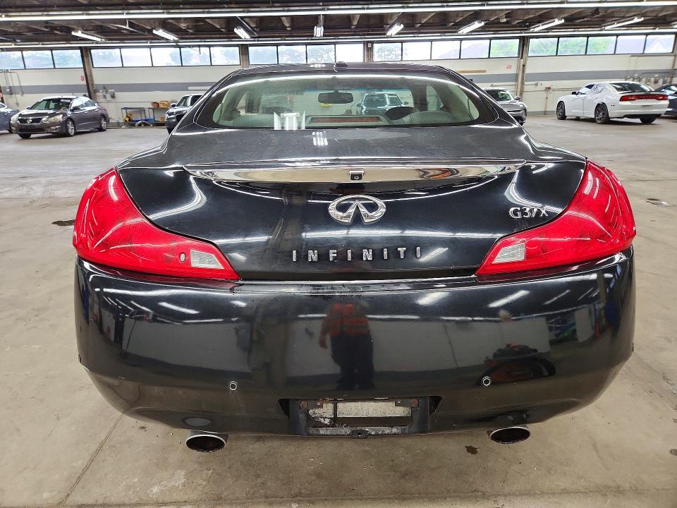 2011 INFINITI G37 COUPE X — Фото 6 из 12