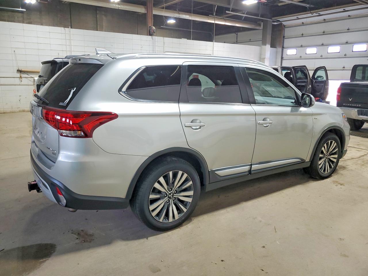 2019 MITSUBISHI OUTLANDER GT — Фото 3 из 13