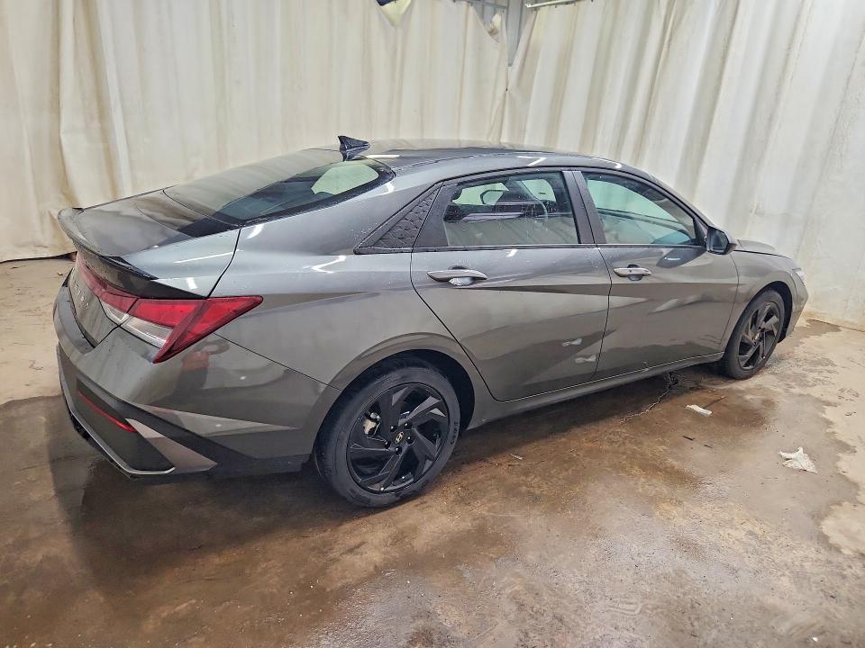 2026 HYUNDAI ELANTRA SEL SPORT — Фото 3 из 12