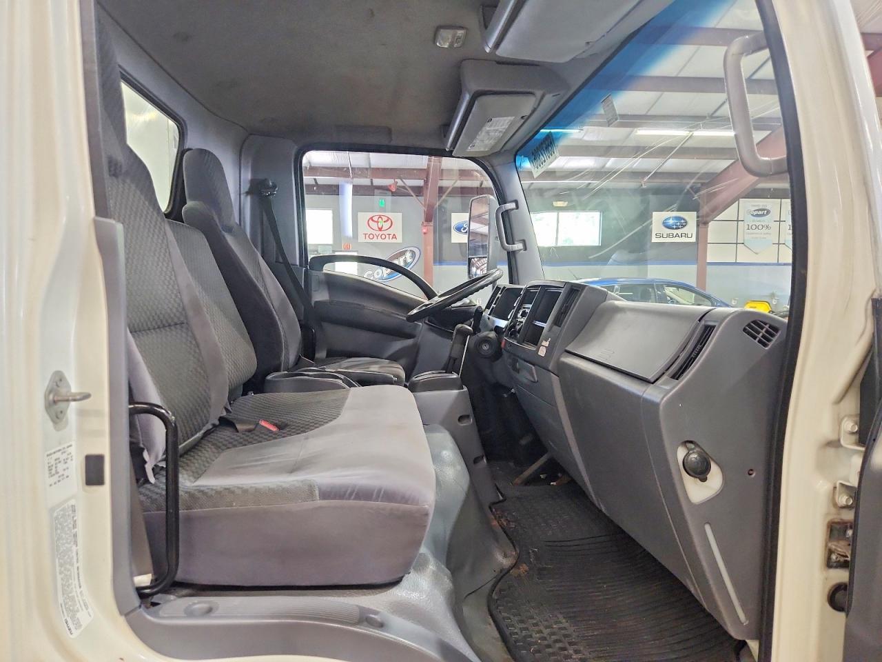 2011 ISUZU NPR - BOX TRUCK — Фото 11 из 13