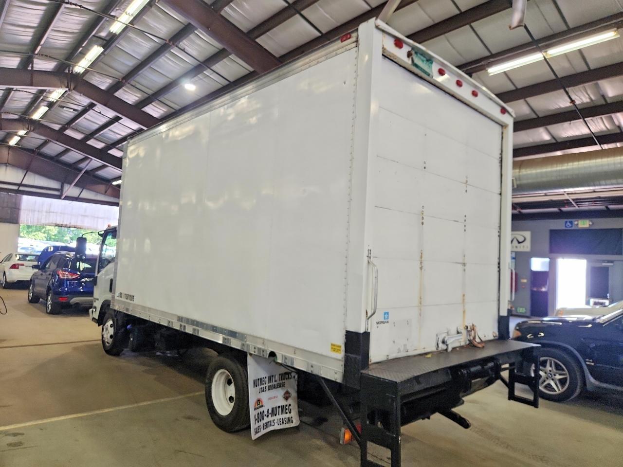 2011 ISUZU NPR - BOX TRUCK — Фото 2 из 13