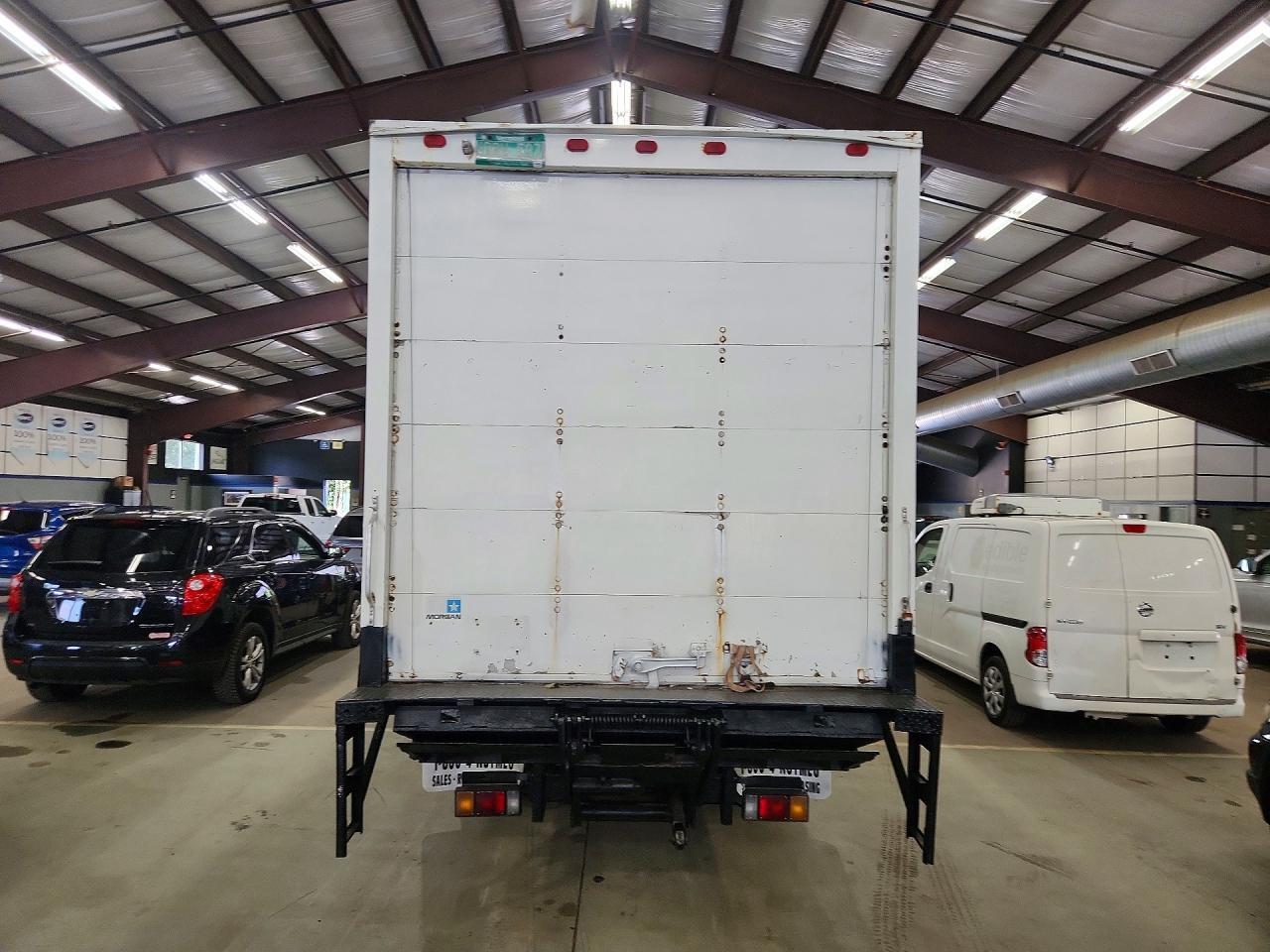 2011 ISUZU NPR - BOX TRUCK — Фото 6 из 13