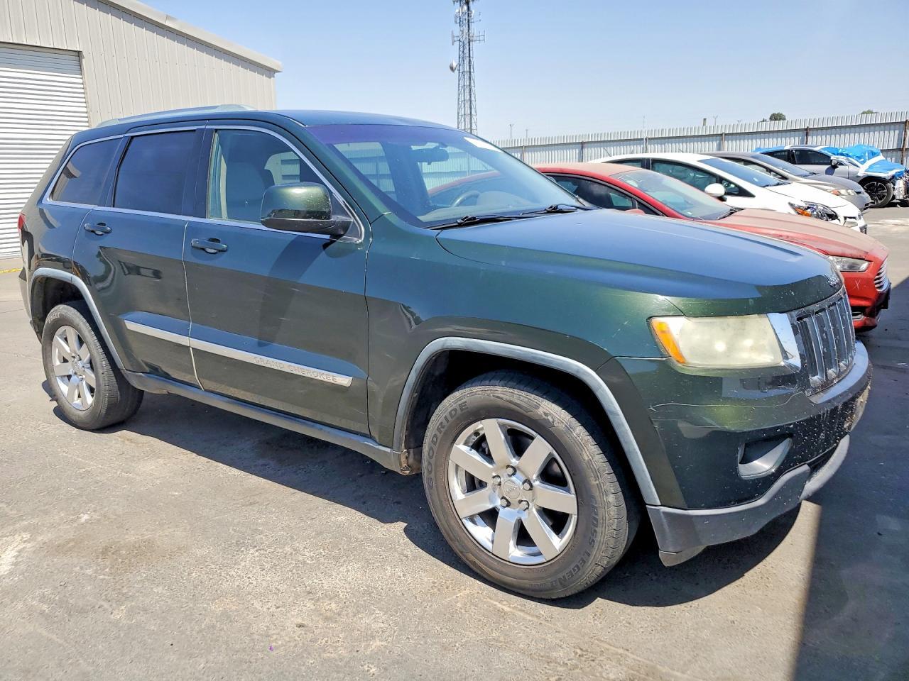 2011 JEEP GRAND CHEROKEE LAREDO — Фото 4 из 13