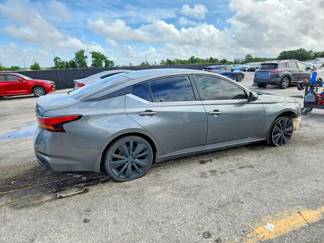 2019 NISSAN ALTIMA SR — Фото 3 из 12