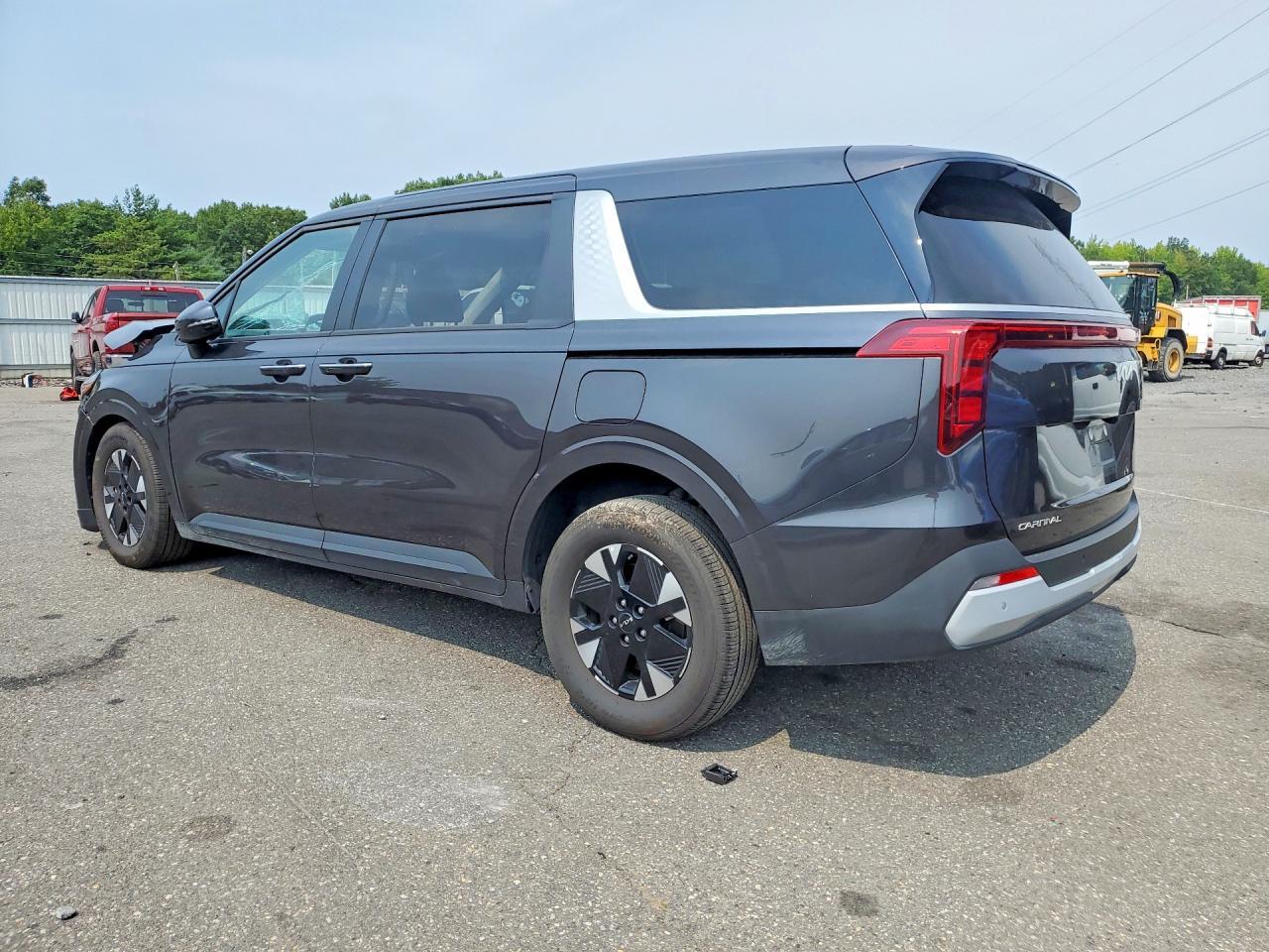 2026 KIA CARNIVAL LXS — Фото 2 из 13
